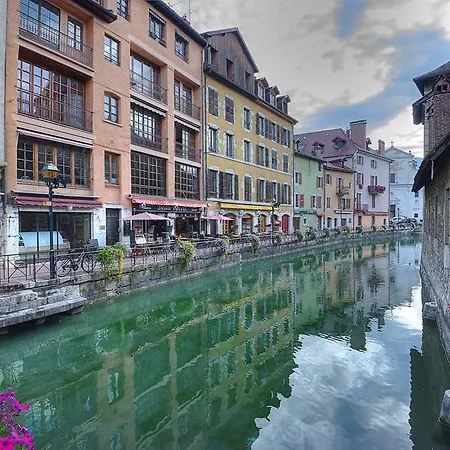Hotell Campanile Centre - Gare Annecy
