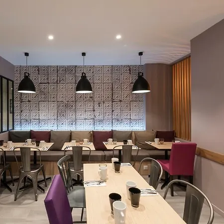 Hotell Campanile Centre - Gare Annecy