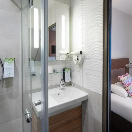 Campanile Centre - Gare Hotel Annecy