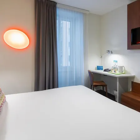 Campanile Centre - Gare מלון 3*